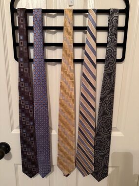 Roundtree & Yorke Five-Tie Set in Brown, Blue, Gold, Beige, and Gray